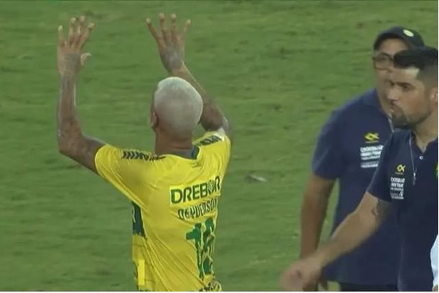 Cuiabá de António Oliveira empata em casa sem golos, Deyverson é vaiado e treinador intervém