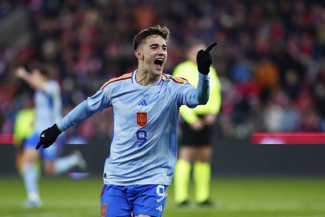 Euro-2024: Gavi qualifica Espanha e dá boleia à Escócia