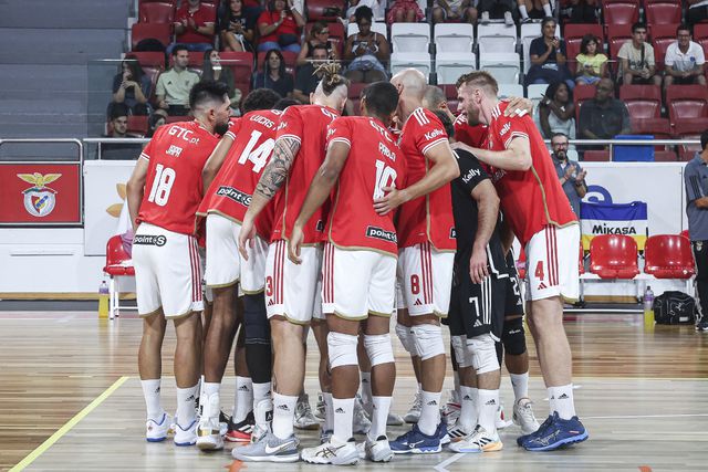 Voleibol: Benfica soma e segue