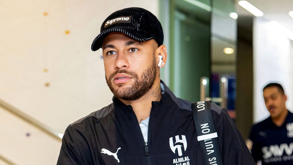 Neymar reage à descida inédita do Santos à Série B