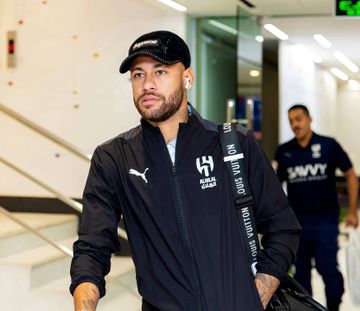 Neymar reage à descida inédita do Santos à Série B