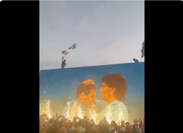 VÍDEO: O novo mural de Maradona em Nápoles