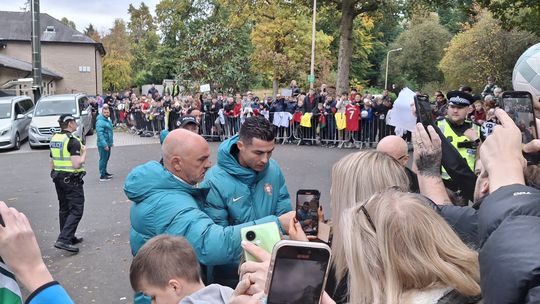 Fotos: Ronaldo parou para autógrafos e levou adeptos à loucura