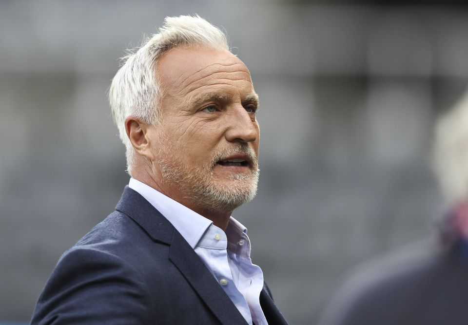 Ginola acusado de não querer conhecer a neta