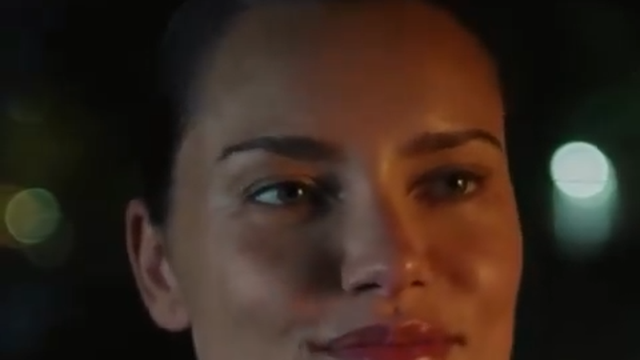 Adriana Lima e o desfile Victoria's Secret regressam