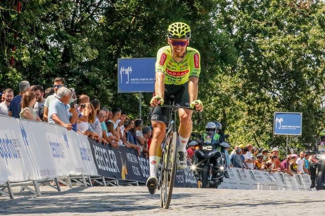 Efapel 'saca' segundo corredor à Sabgal