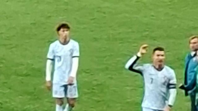 Cristiano Ronaldo furioso após o apito final na Escócia