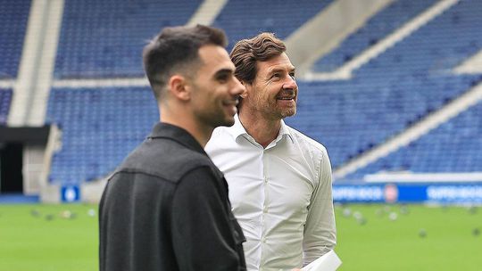 Miguel Oliveira esteve no Dragão com André Villas-Boas e recebeu camisola