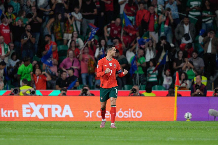Cristiano Ronaldo bisou frente à Hungria em Alvalade