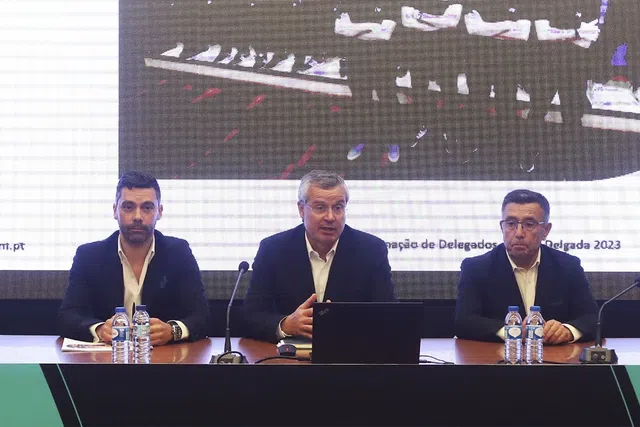 Paulo Renato (centro) preside à Associação Nacional de Delegados de Futebol — Foto: ANDF