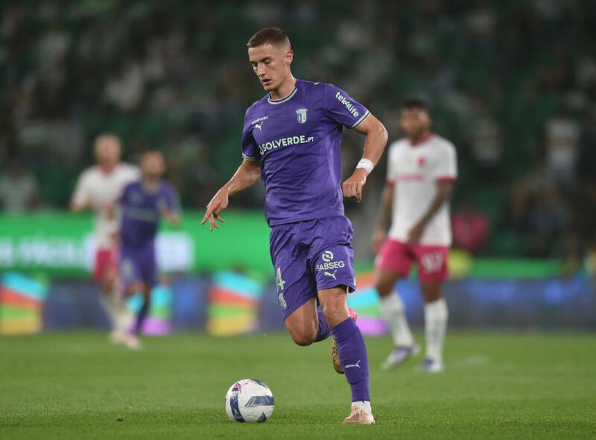 O internacional sueco Gustaf Lagerbielke tem sido um esteio na retaguarda - Foto: Miguel Nunes