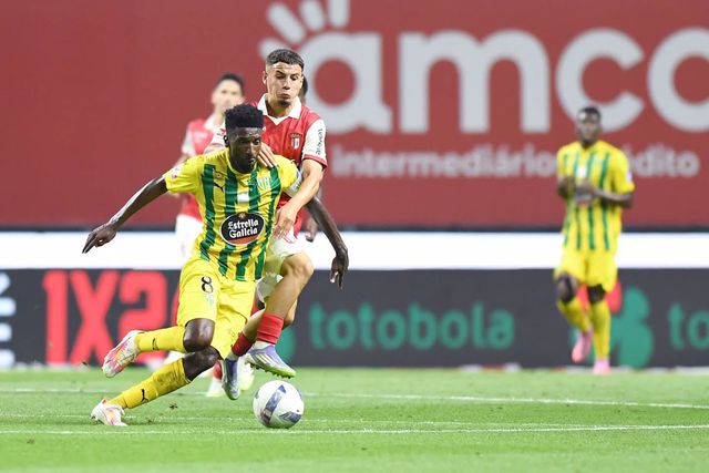 Médio tinha estado nos auriverdes de 2015 a 2019, mas depois passou por Turquia e Roménia antes de regressar a casa - Foto - Tondela