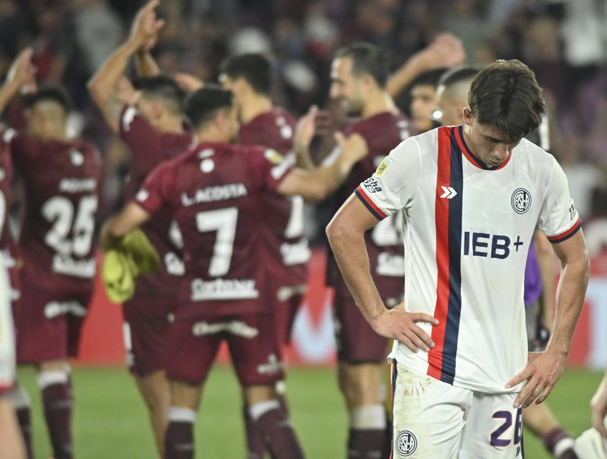 Lanus festeja triunfo sobre o San Lorenzo na liga argentina