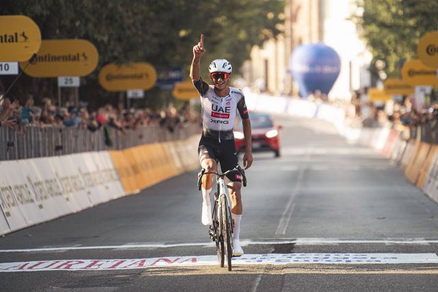 Isaac Del Toro festejou a 19.ª vitória da carreira. Foto: Imago