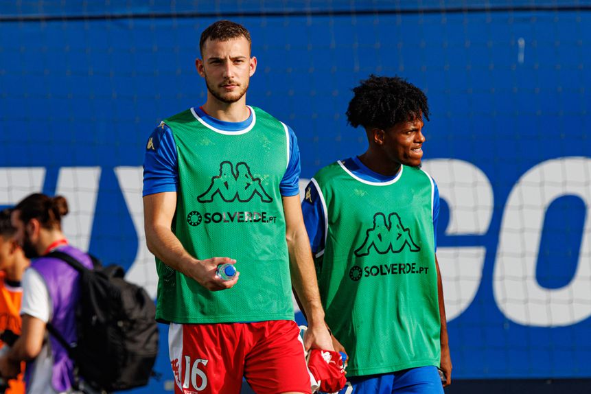 Martin Turk espreita a titularidade na Taça, frente ao Restelo, o que representaria a sua estreia oficial pelo Estoril. Foto: IMAGO