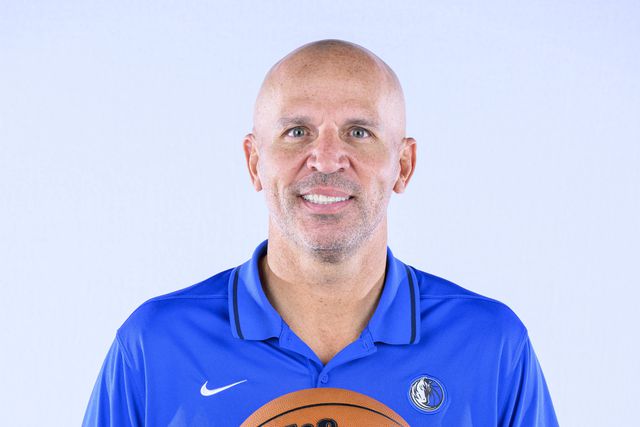 Dallas Mavericks renovam contrato com o treinador pelo segundo ano consecutivo