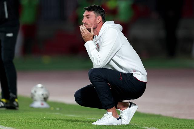 Albert Riera, treinador do Estrela Vermelha