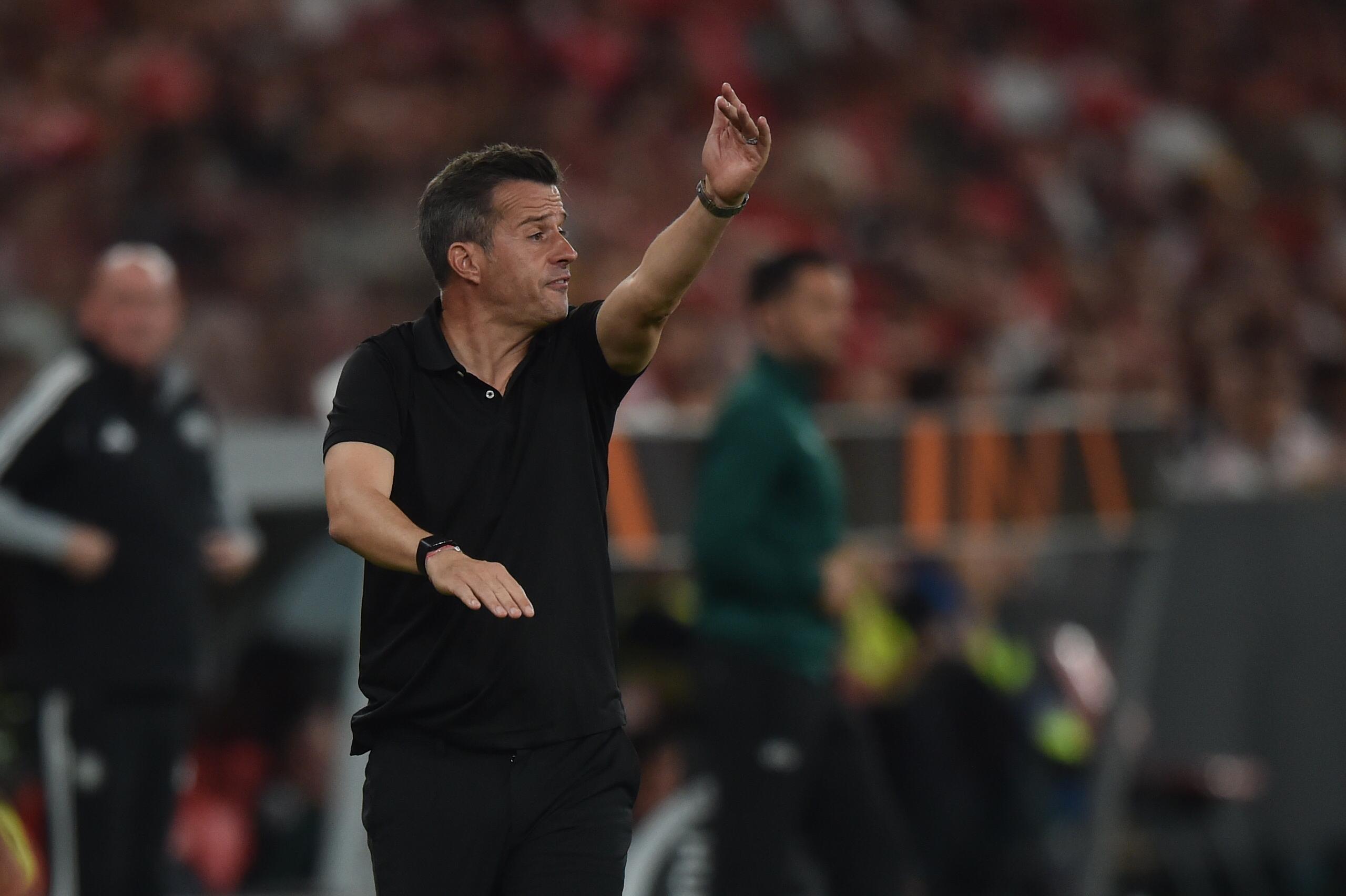 Marco Silva dá indicações. Foto Miguel Nunes