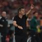 Marco Silva dá indicações à equipa no jogo com o Celtic — Foto: Miguel Nunes