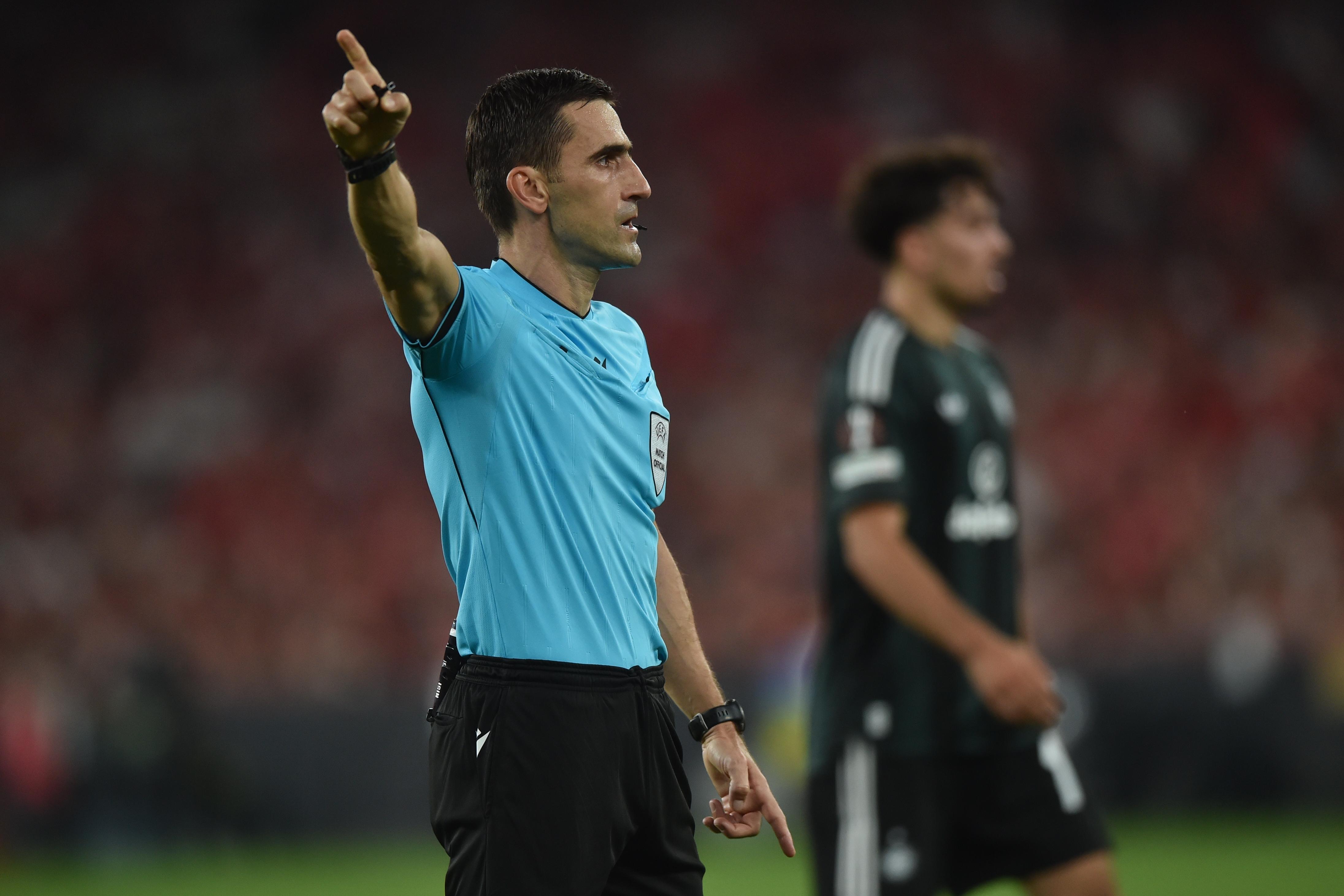Nikola Dabanovic, árbitro montenegrino de 44 anos, é internacional desde 2009 Foto: Miguel Nunes