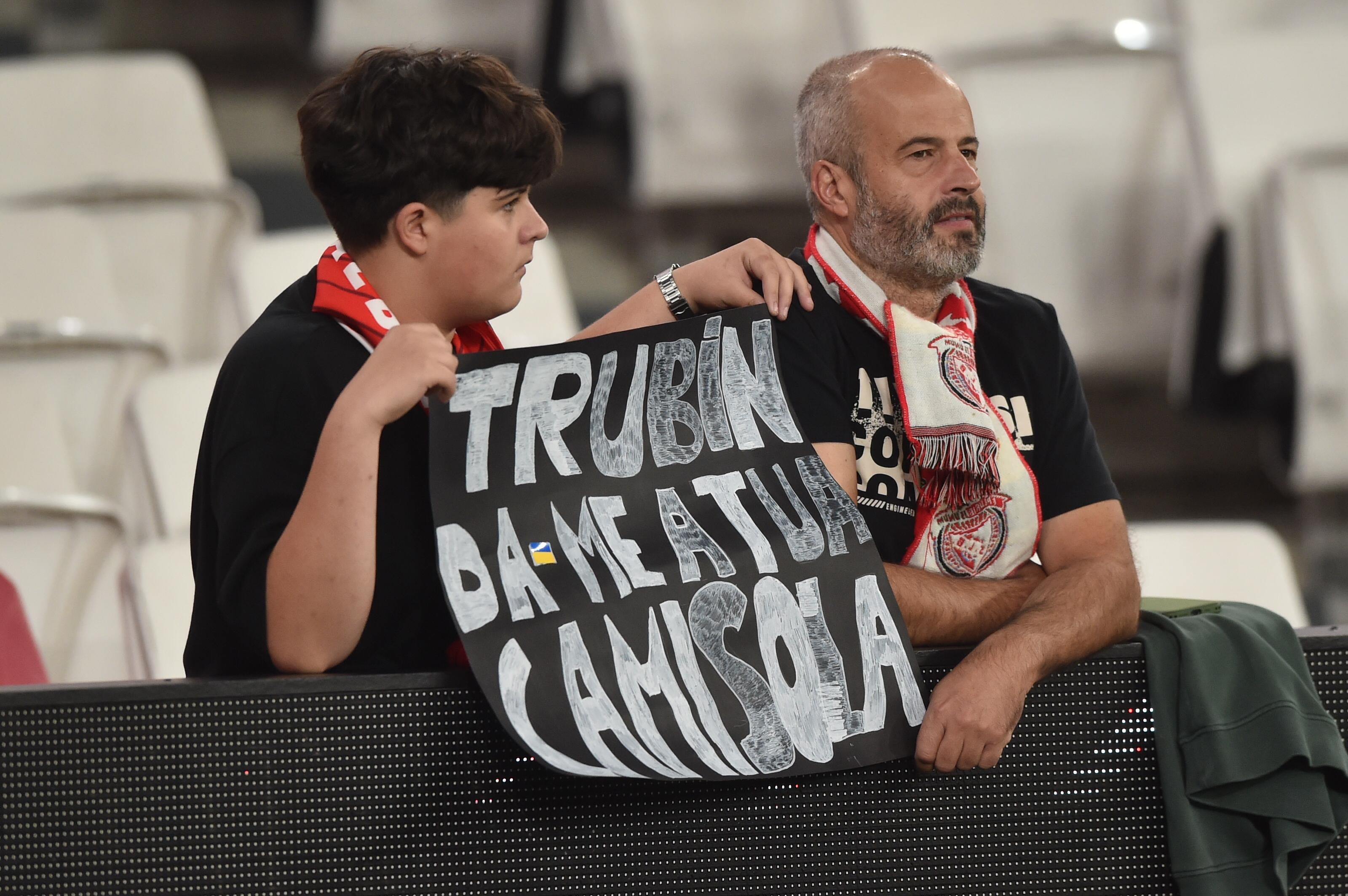 Trubin voltou ao onze e teve apoio nas bancadas. Foto Miguel Nunes