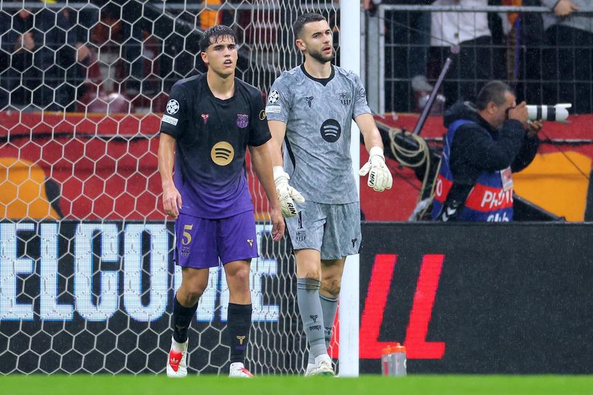 Pau Cubarsí e Joan García entre os jogadores do Barcelona assaltados - Foto: IMAGO