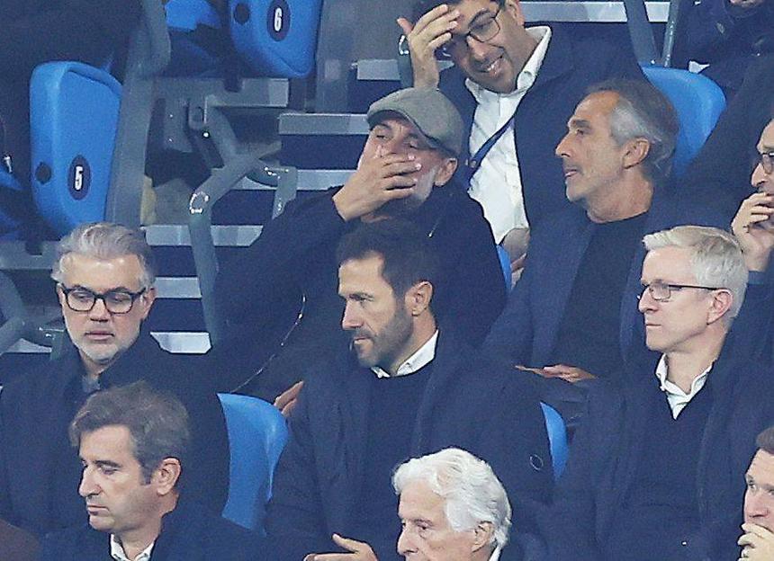 Guardiola a sofrer na bancada do Etihad