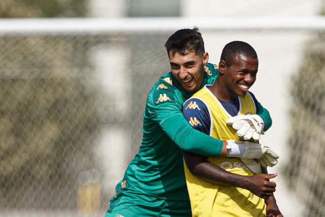 Estoril: Cinco sub-23 colmatam seis ausências no plantel