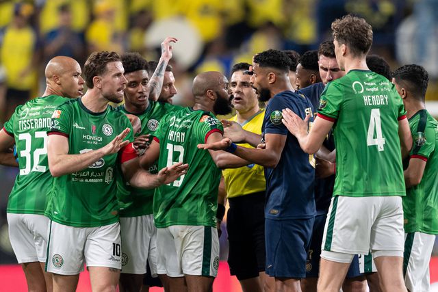 IFAB estuda implementar período de exclusão por protestos excessivos com os árbitros