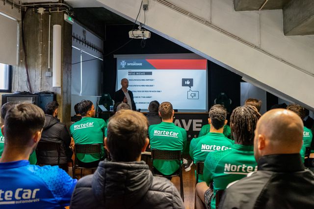 Rio Ave: plantel e equipa técnica em sessão de 'match fixing' promovida pela FPF e pela Liga