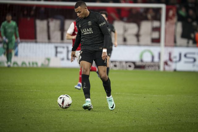 Mbappé eleito jogador do mês da Ligue 1