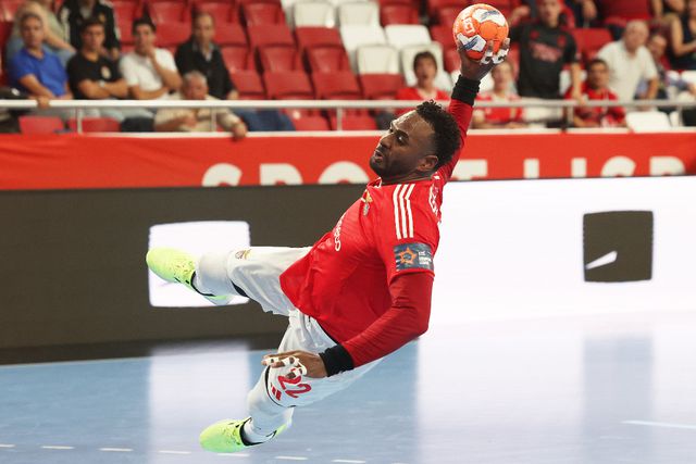 Benfica sem problemas para vencer Marítimo