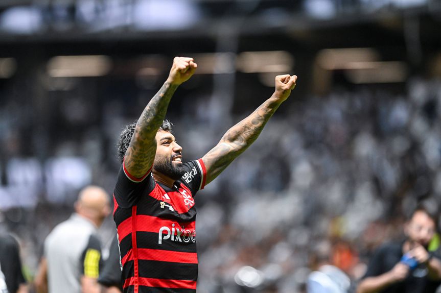 Gabigol gravou várias músicas, uma delas em 2024 mesmo antes de deixar o Flamengo: «Tô indo embora e n o sei se volto» (Imago)