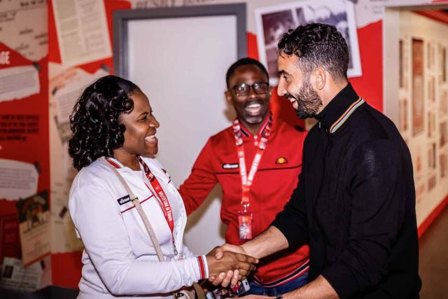 Amorim surpreende casal a comemorar aniversário de casamento em Old Trafford