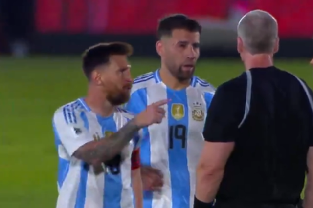 Vídeo: Messi irritado com o árbitro na derrota da Argentina