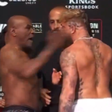Vídeo: Mike Tyson 'aquece' com bofetada a Jake Paul