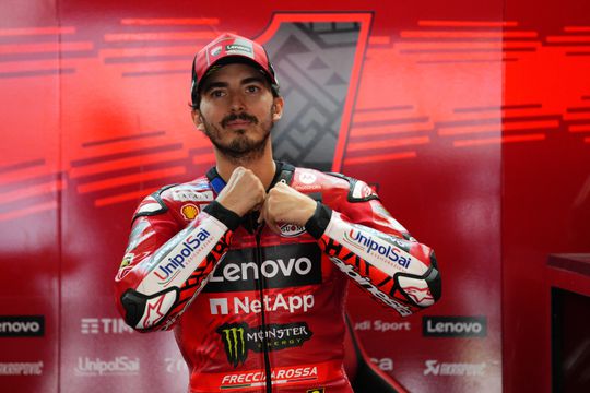 Bagnaia ao ataque em Barcelona