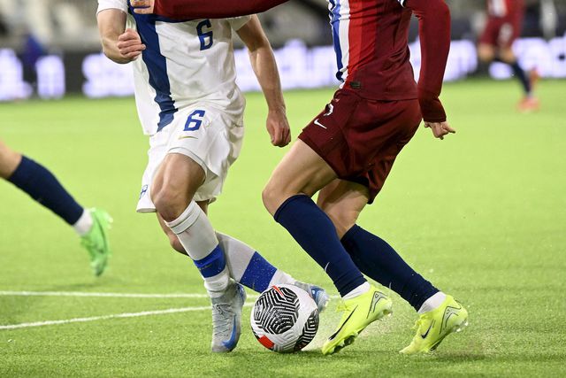 Norueguês do Benfica goleado e mais longe do Europeu de sub-21