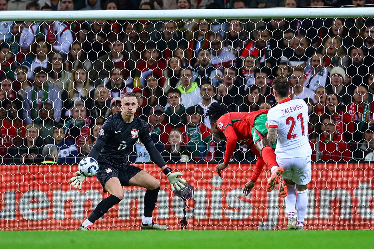 Portugal-Polónia, 5-1 'Show' de bola começou com uma cabeçada (crónica)