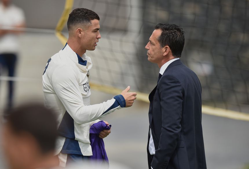 Pedro Proença, aqui a cumprimentar CR7, presidente da FPF - Foto: MIGUEL NUNES