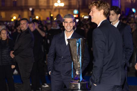Carlos Alcaraz e Jannik Sinner em duelo pelo último troféu da temporada 2025