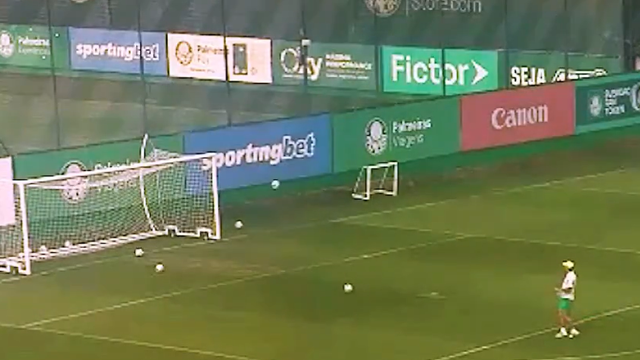 Abel Ferreira dá nas vistas a... imitar Ronaldinho