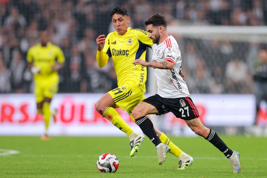 Rafa Silva frente ao Fenerbahçe