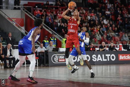 Benfica esmagador num clássico centenário