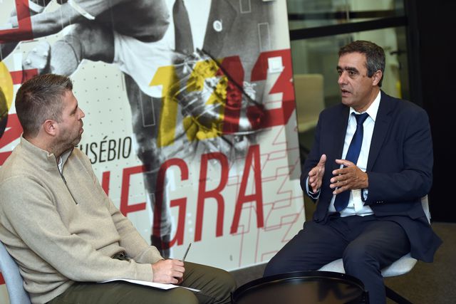 José Borges entrevistado por Nuno Travassos, chefe de redação adjunto de A BOLA - foto: Miguel Nunes