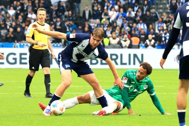 Kennet Eichhorn, de apenas 16 anos, soma, esta época, 10 jogos pela equipa principal do Hertha Berlim