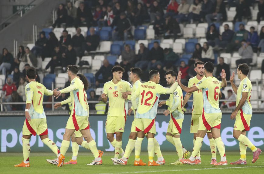 Goleada espanhola teve vários protagonistas - Foto: DAVID MDZINARISHVILI/EPA