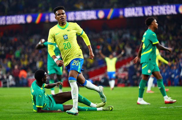 Estêvão já leva quatro golos com a camisola do Brasil