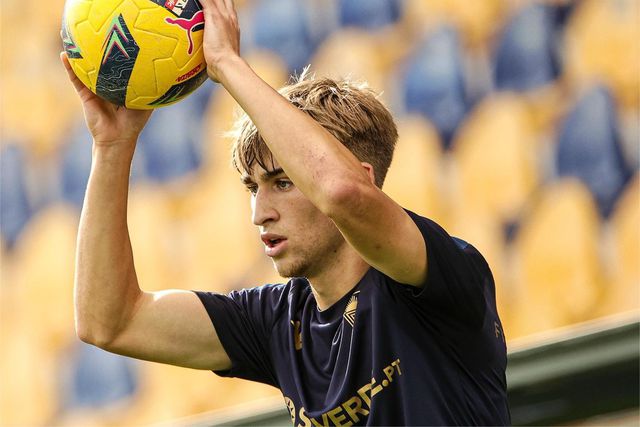 Jan Montes tem treinado com a equipa principal do Estoril nos últimos dias. Foto: Estoril Praia SAD