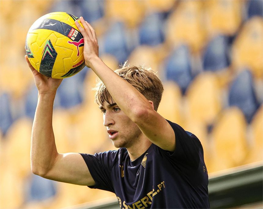 Jan Montes tem treinado com a equipa principal do Estoril nos últimos dias. Foto: Estoril Praia SAD